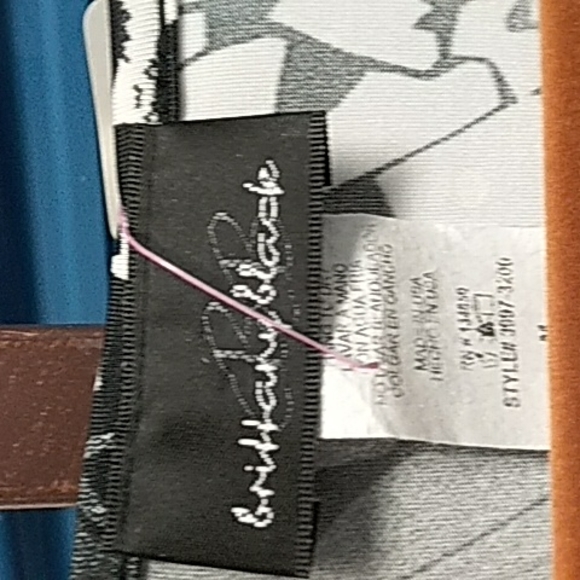 Brittany Black Shark hem, Short sleeve top - Picture 2 of 4